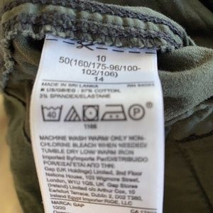 GAP mid rise camouflage pants